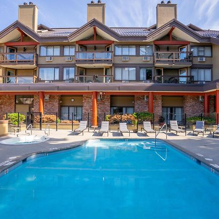 Whistler Village Inn & Suites Exterior photo