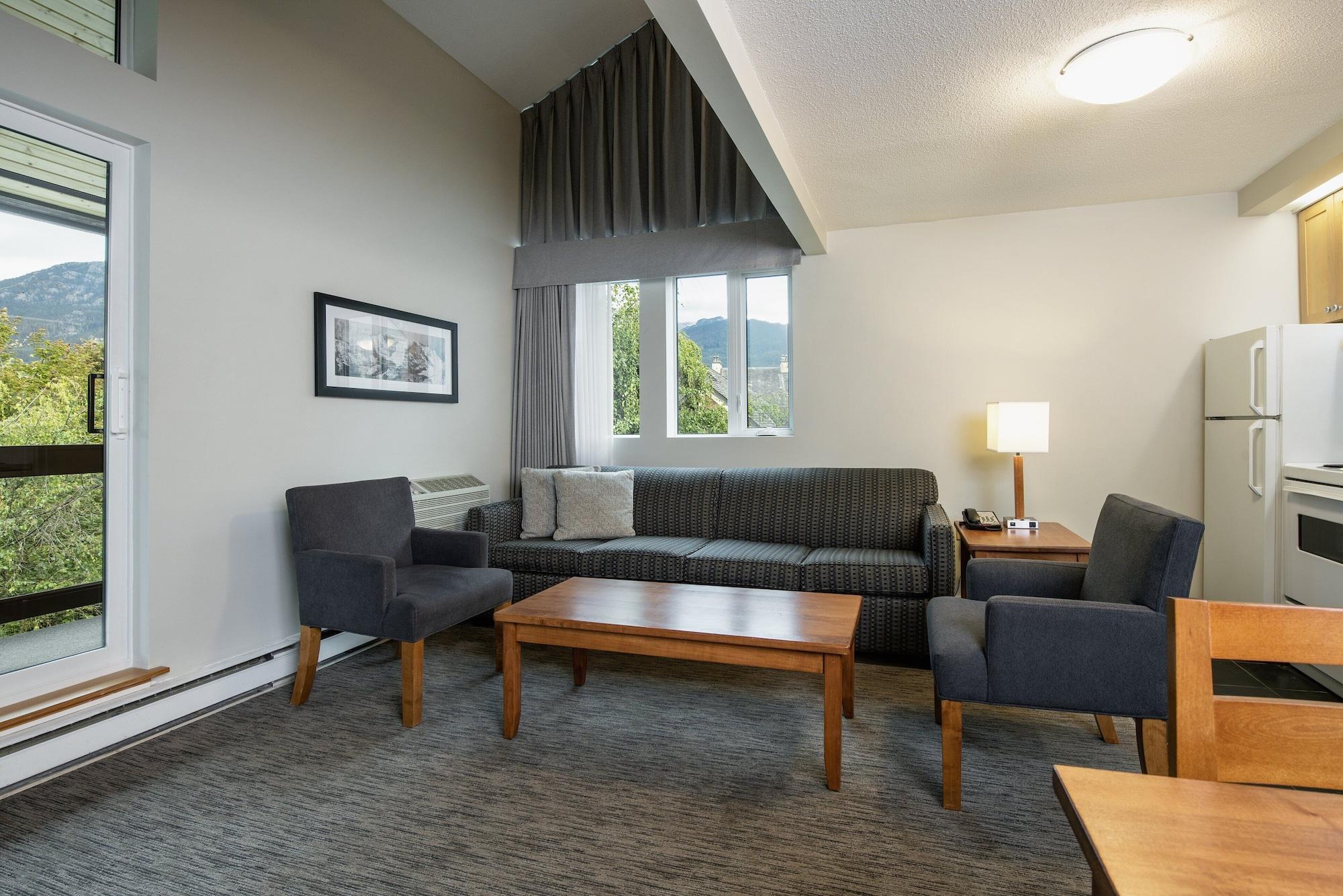 Whistler Village Inn & Suites Exterior photo