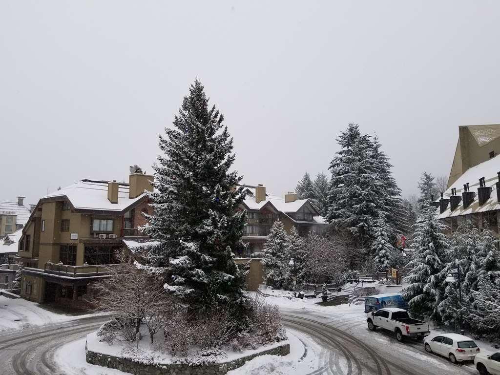 Whistler Village Inn & Suites Exterior photo