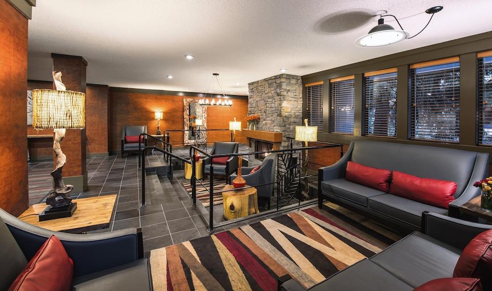 Whistler Village Inn & Suites Exterior photo