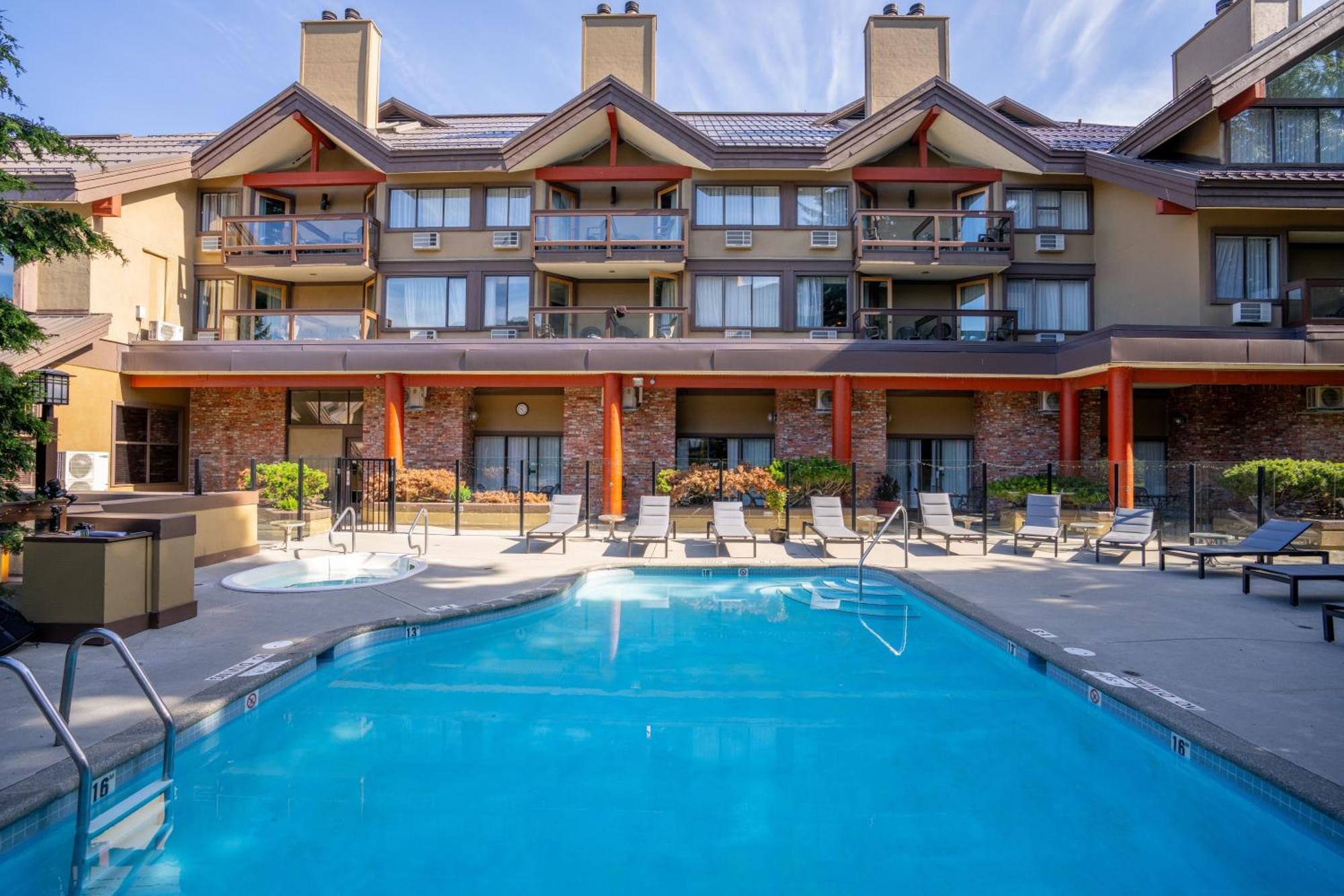 Whistler Village Inn & Suites Exterior photo