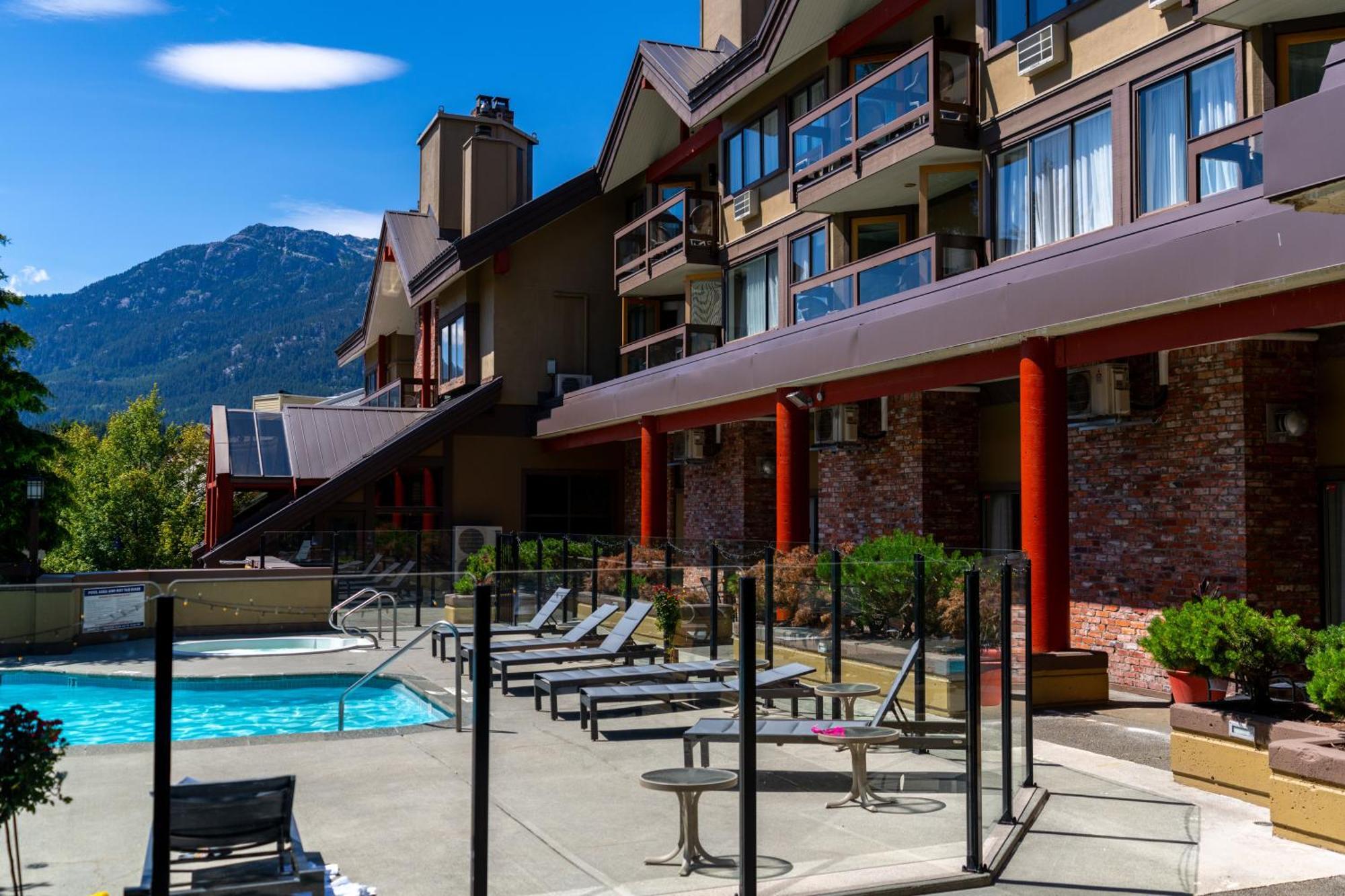 Whistler Village Inn & Suites Exterior photo
