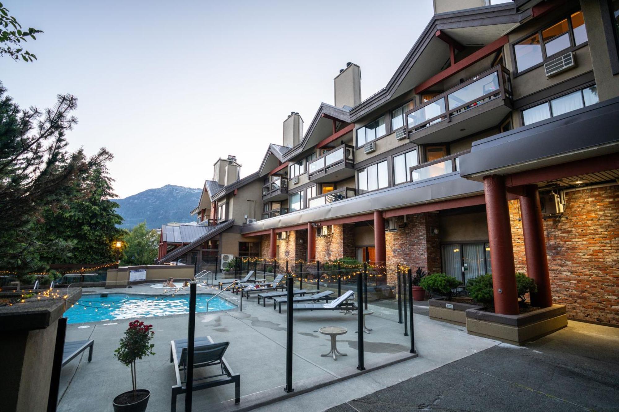 Whistler Village Inn & Suites Exterior photo