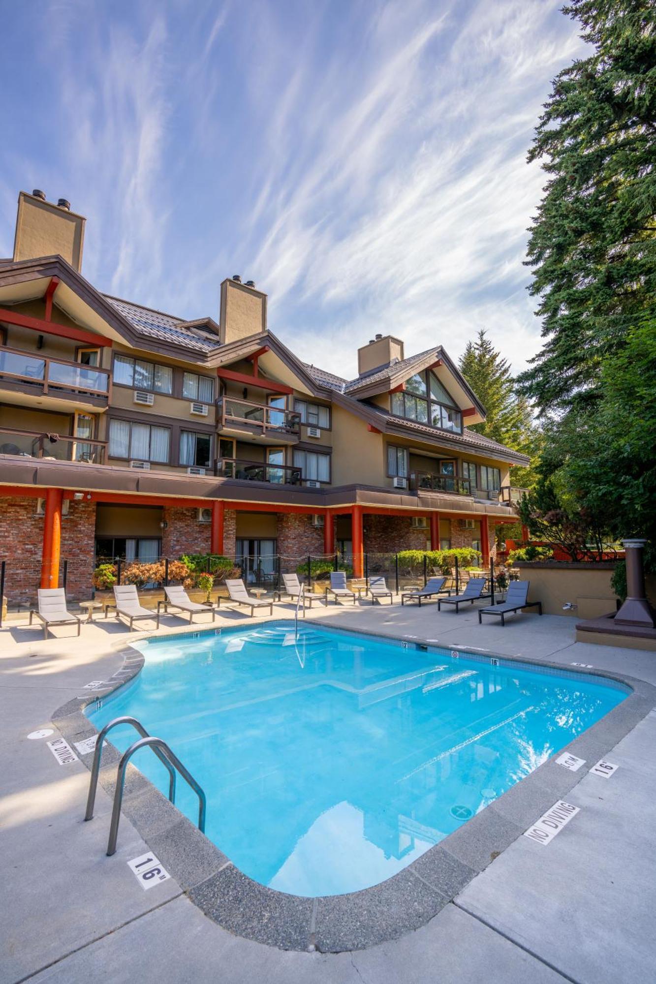Whistler Village Inn & Suites Exterior photo