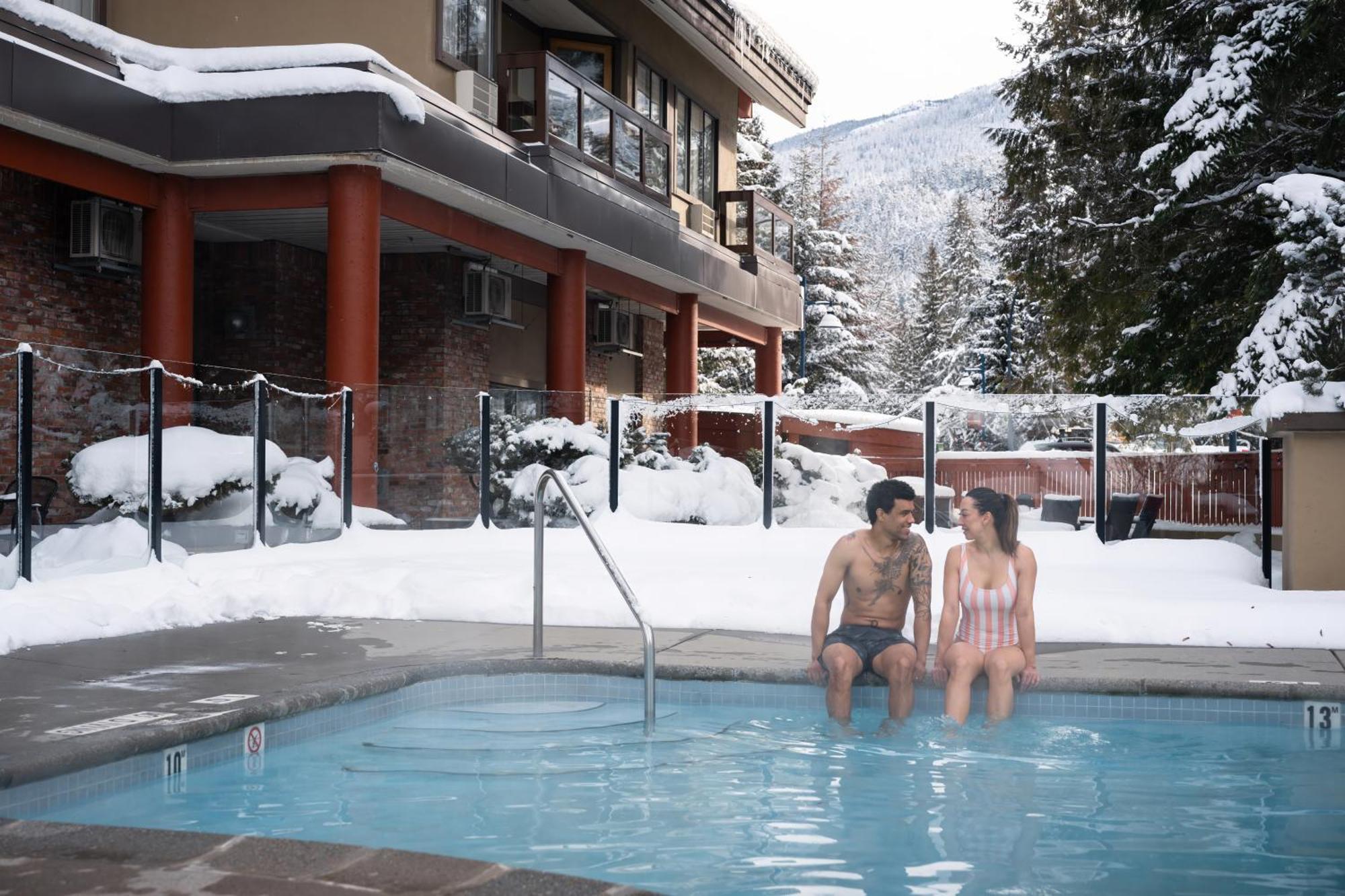 Whistler Village Inn & Suites Exterior photo