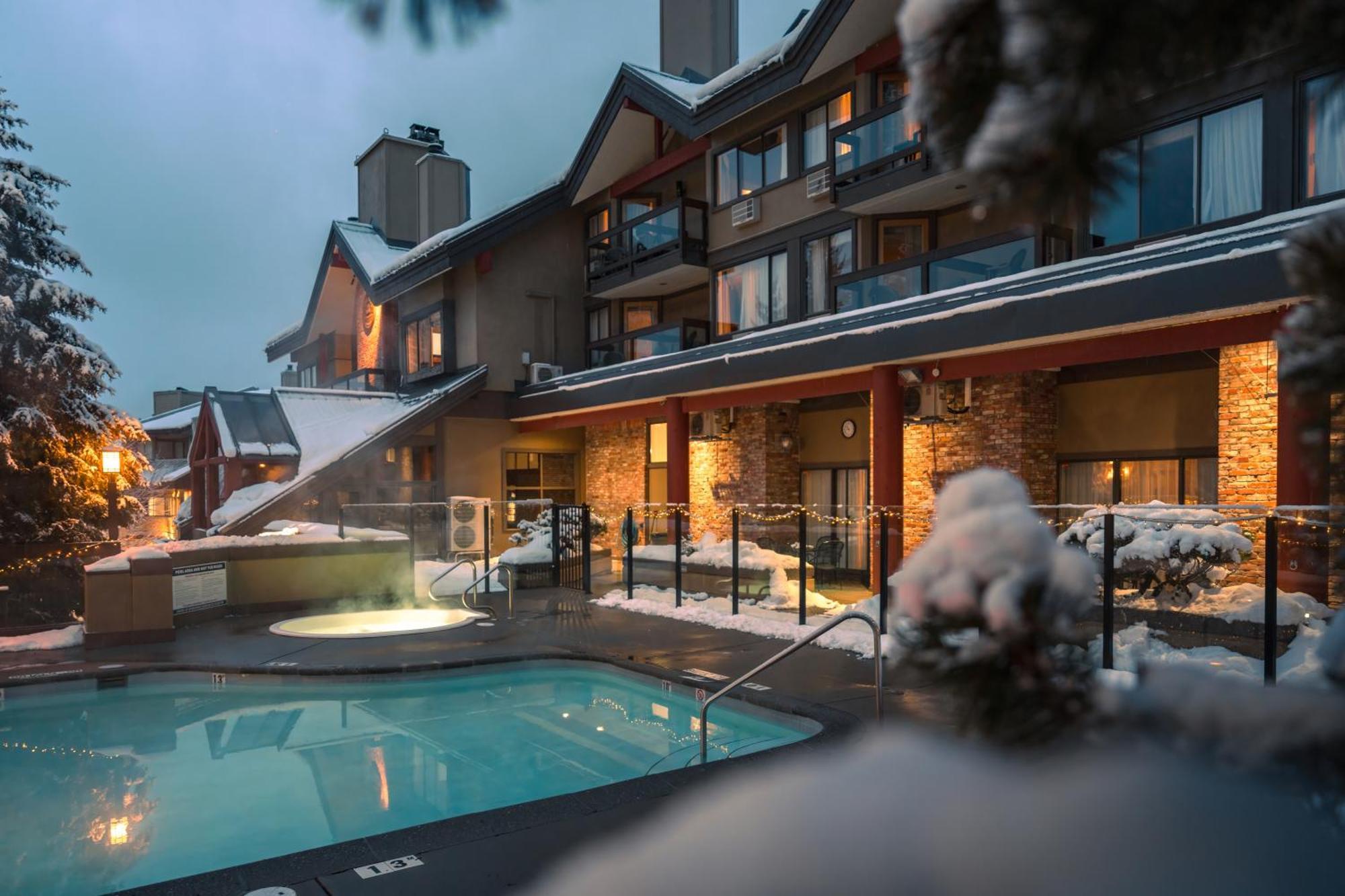 Whistler Village Inn & Suites Exterior photo