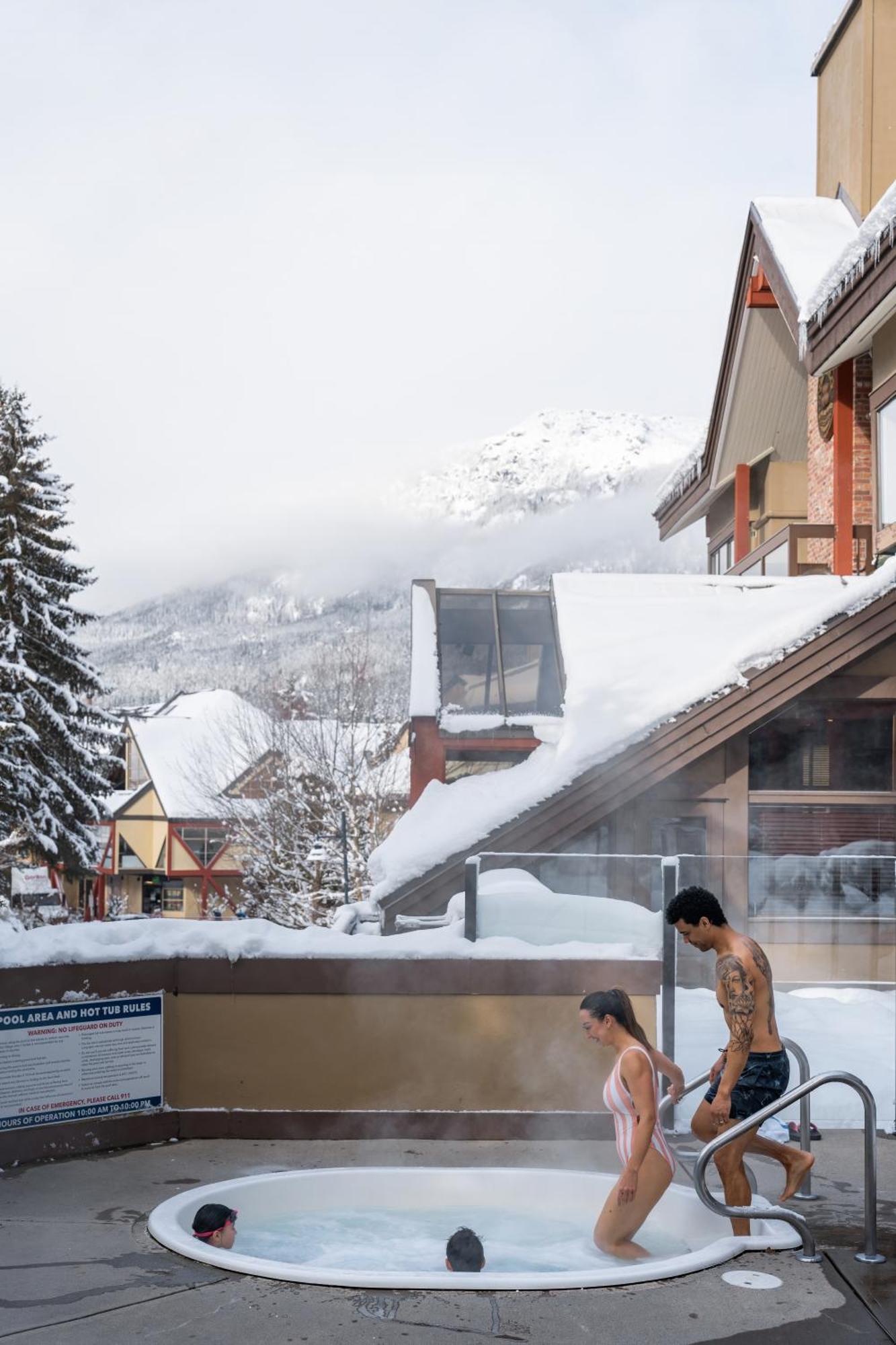 Whistler Village Inn & Suites Exterior photo